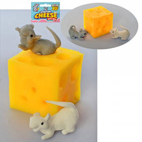 Фігурка 4545 мишка-антистрес 2 шт 4см, шматочок сиру 4,5 см, в сітці, 8-14-5см