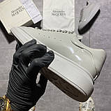 Жіночі кросівки Alexander McQueen Galaxy Grey, сірі лаковані шкіряні кросівки александр макквін, фото 9