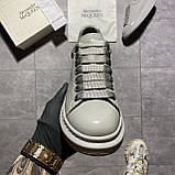 Жіночі кросівки Alexander McQueen Galaxy Grey, сірі лаковані шкіряні кросівки александр макквін, фото 3