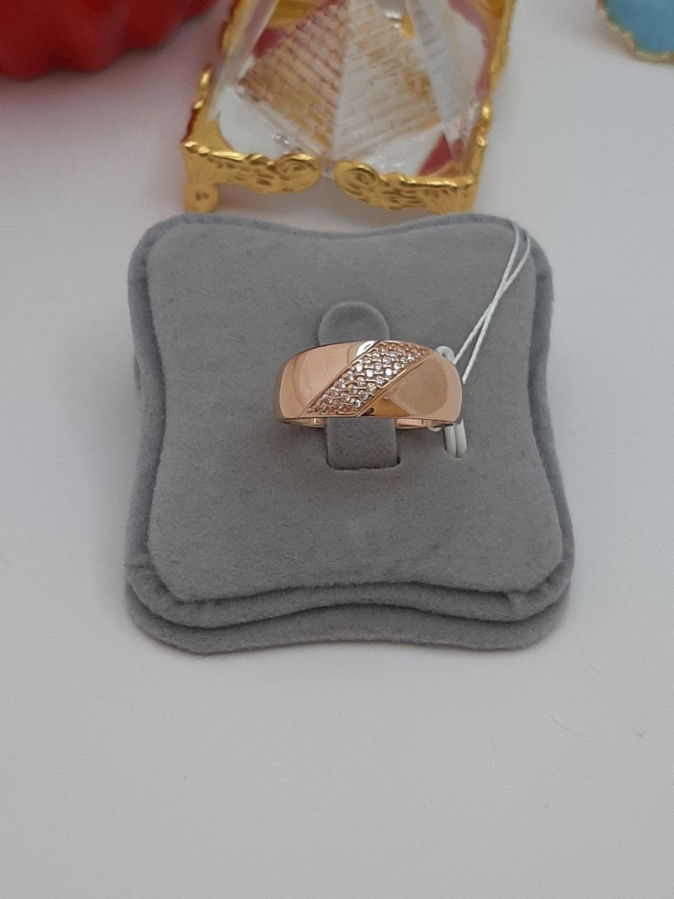 Золоте кільце з фіанітами обручку недорогі кільця з цирконієм.