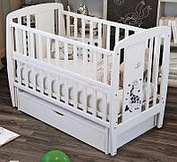 Ліжечко для новонароджених з механізмом заколисування, відкидним бортиком та ящиком "Жирафік" BabyRoom Білий