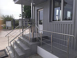 В компании Инвестпром групп вы можете купить перила для лестниц из металла.  пгт. Великий Бурлук, Харьковская область. 1