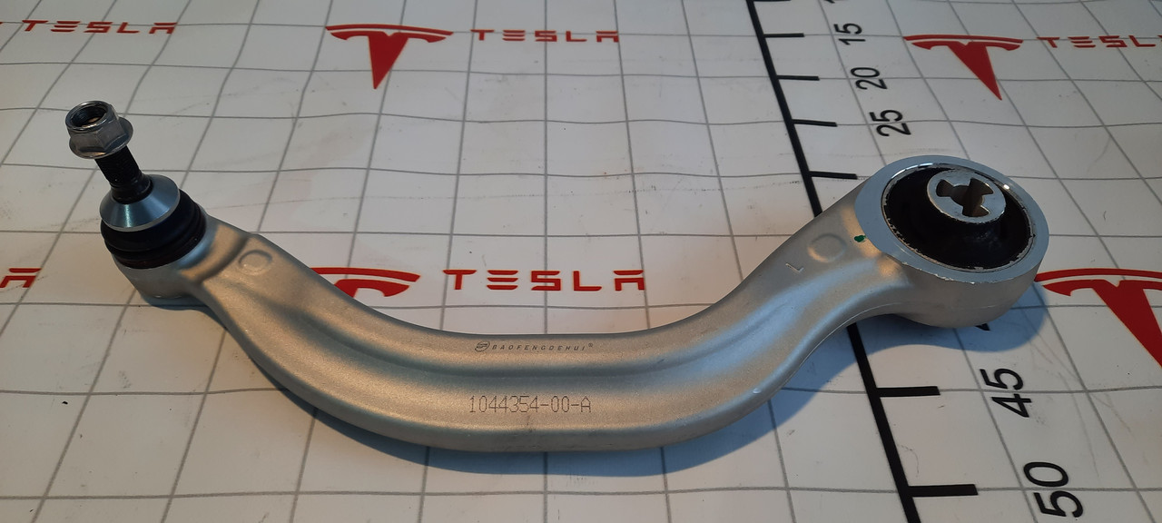 1044354-00-A Важіль нижній передній лівий (банан) Tesla Model 3 (104435400A)