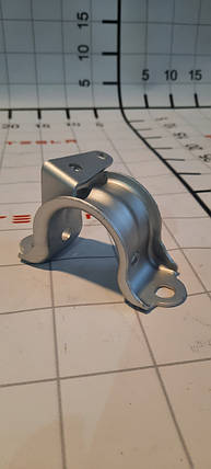 1044388-00-B Кронштейн кріплення стабілізатора передньої підвіски правий Tesla Model 3 (104438800B), фото 1