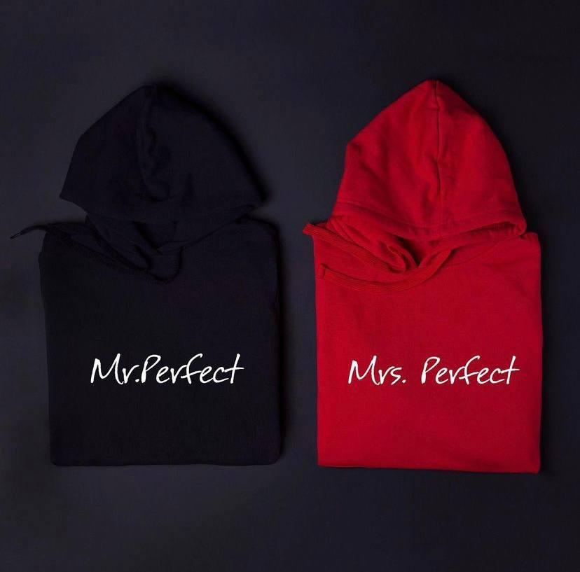 Худі для пари з креативним написом "Mr. Perfect. Mrs. Perfect"