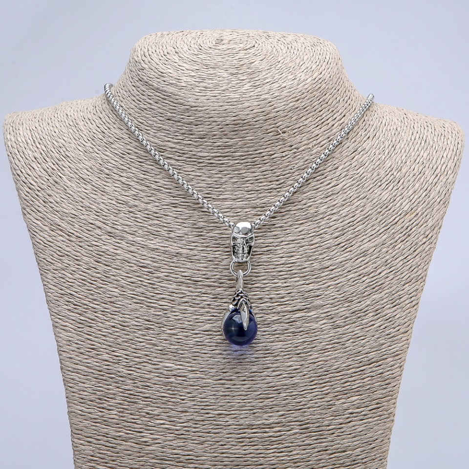 Кулон "Лапа з кулею і черепом" синій 50х16мм + - на ланцюжку L-70см + - сріблястий метал, фото 1