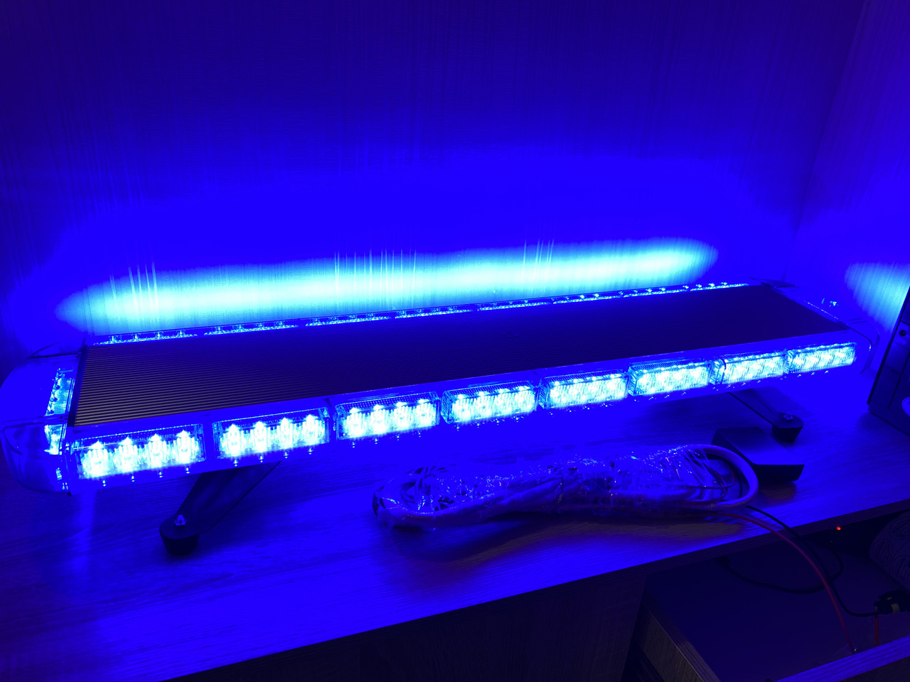 Світлодіодна панель/балка/мигалка LED80-108 см синя - СИНІЙ КОРПУС