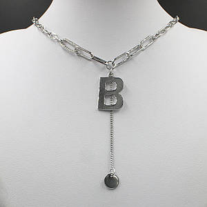 Цепь женская серебристого цвета с массивным кулон B и подвеской монеткой застёжка карабин длина 55 см