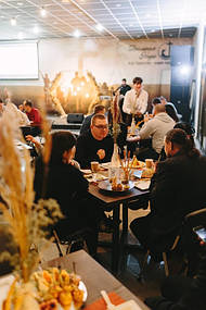 Столи Серія 18, стільниця 100х100см з масиву ясена