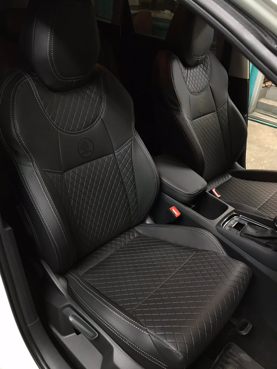 Чохли із еко-шкіри для Skoda Karoq з 2018