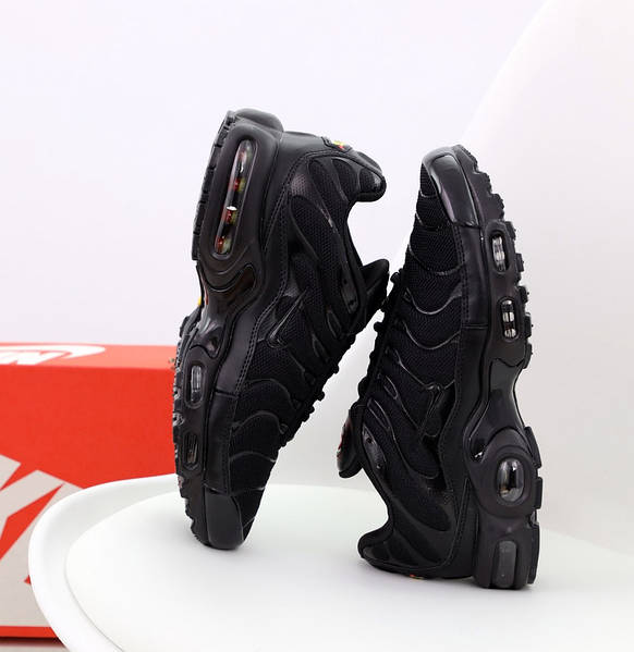 Nike tn's hotsell all black womens