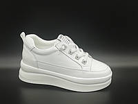 Білі кросівки. Маленькі розміри (36, 37, 38).