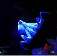 Осьминог для аквариума синий, силиконовый и люминисцентный (светящийся )декор в аквариум - размер 10*5 см