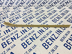 Направляюча шторки праворуч Mercedes W221 A2218150227