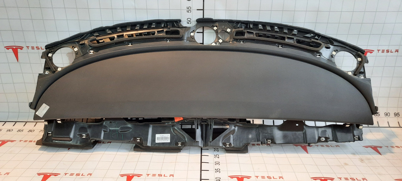 1083401-80-J Пластиковий каркас інструментальної панелі (торпедо) Tesla Model 3 (101118400I)