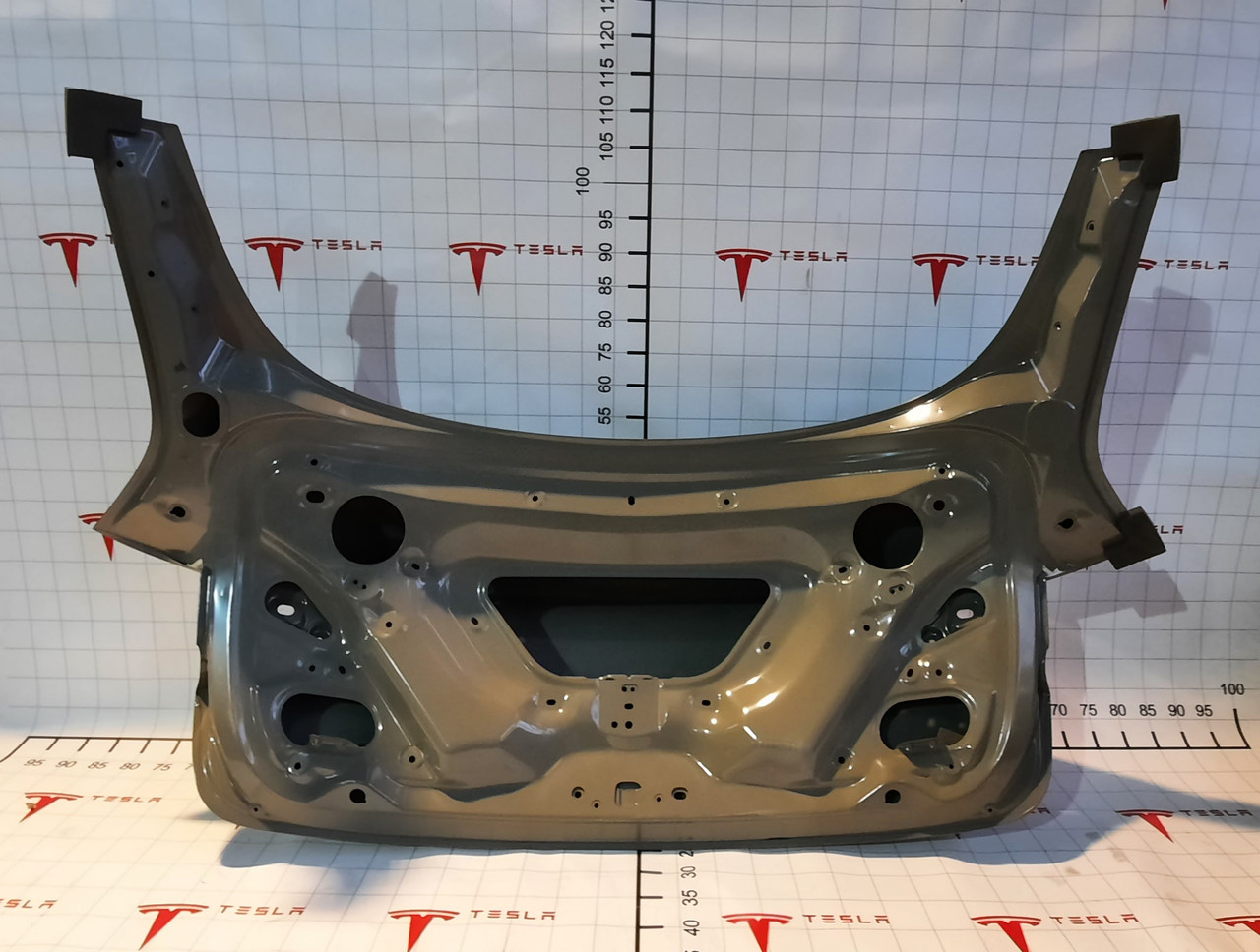 1081460-EO-D Кришка багажника (ляда) Tesla Model 3 (1081460EOD)