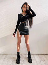 Костюм жіночий трикотажний топ з запахом і спідниця декорована бахромою з сураз Kb1418, фото 4