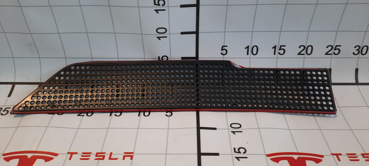 1081600-00 Кришка повітрозабірника Tesla Model 3