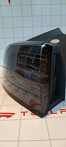 1077397-00-L Ліхтар задній зовнішній лівий (білий) Tesla Model 3 (107739700G)