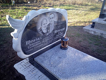 Пам'ятник на двох із покостівки сірого кольору "Вічна Гармонія" 900*1600