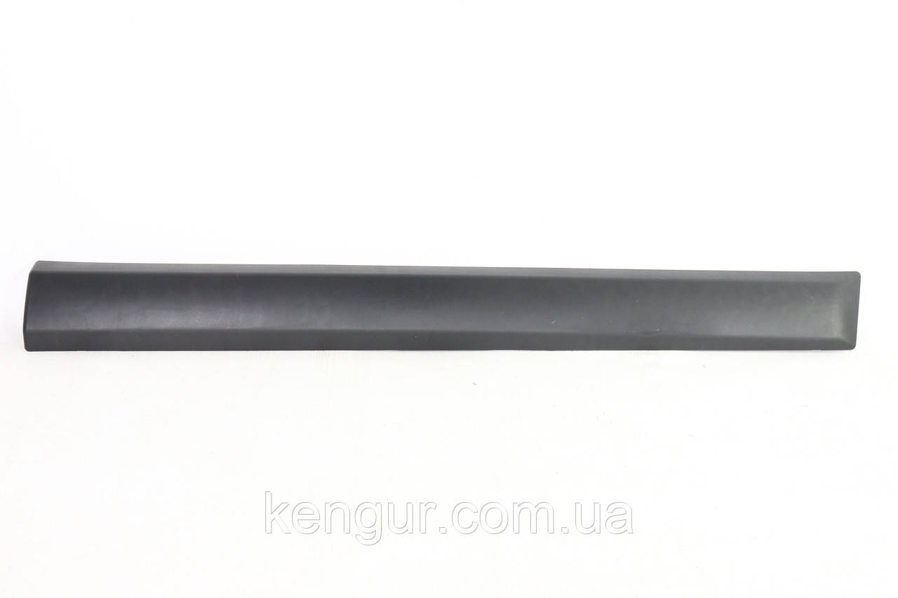Молдинг дверей R (8200735133/8200735135) Renault Sandero 2009