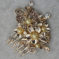 Гребінець для волосся золотистий металевий метелик із квіточками зі стразами та намистинами висота 50х70 мм