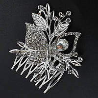 Гребінець для волосся сріблястий металевий метелик із пелюстками та кристалами висота 60х70 мм