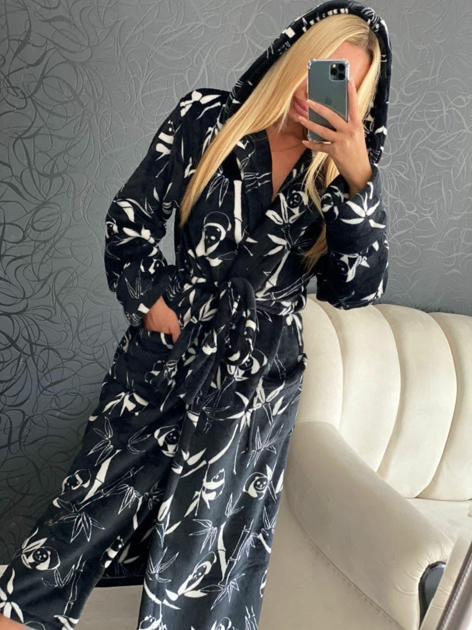 Теплий довгий жіночий махровий халат чорного кольору з пандами, фото 1