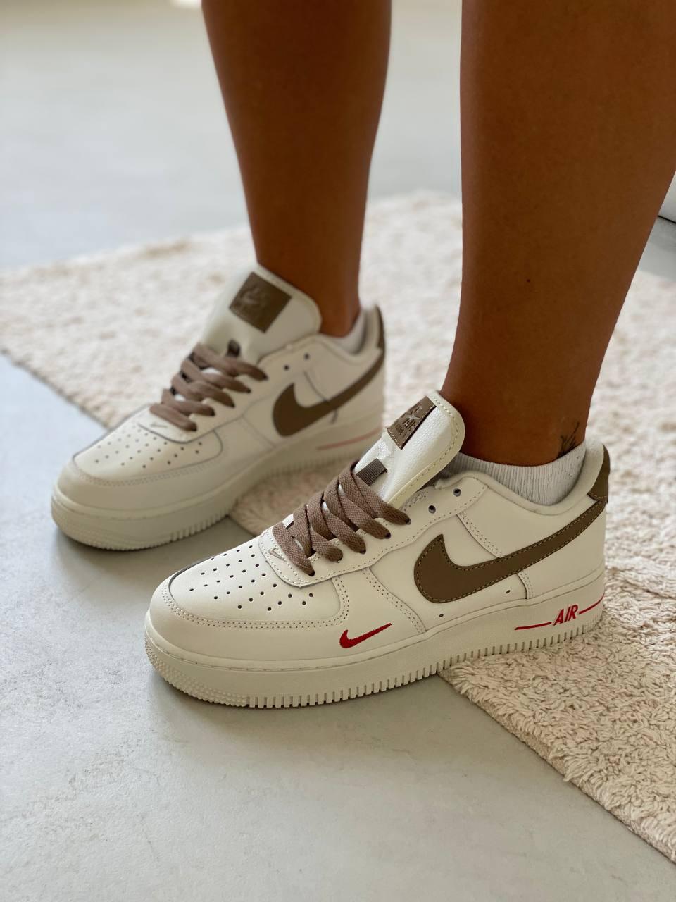 Чоловічі / жіночі кросівки Nike Air Force 1 Low White & Brown | Найк Аір Форс 1 Низькі Білі & Коричневі