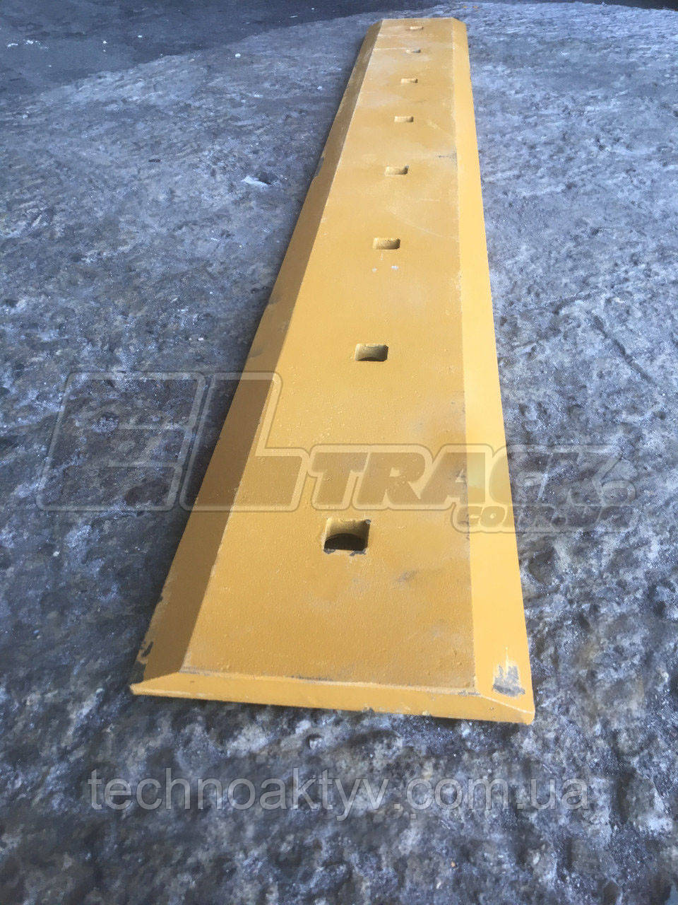 Ніж (ковша/відвалу) Komatsu D37-D39 відвалу центральний 12F-70-31281