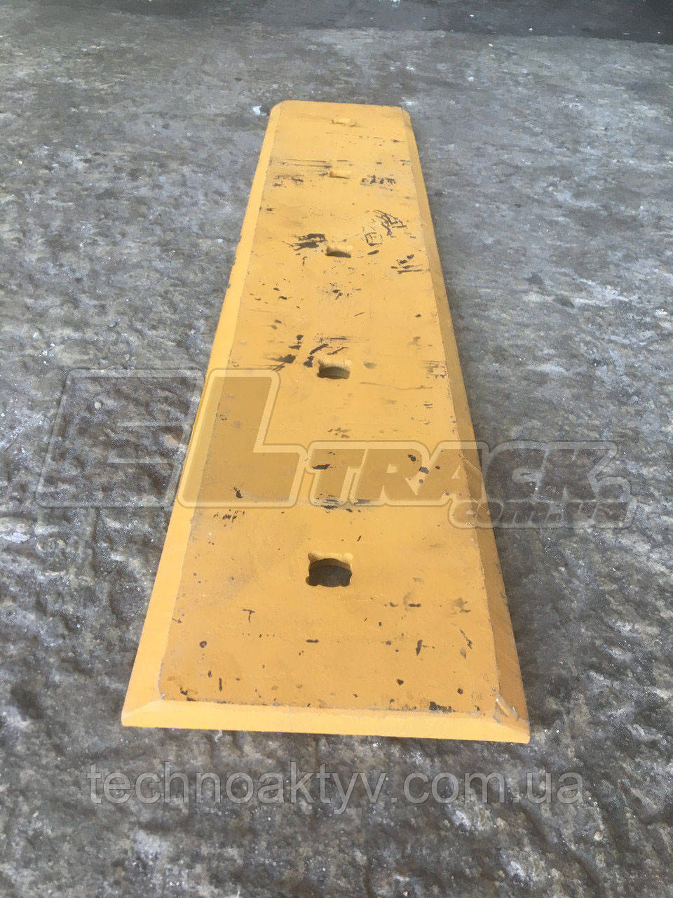 Ніж (ковша/відвалу) Komatsu D37-D39 відвалу центральний 11Y-72-12330