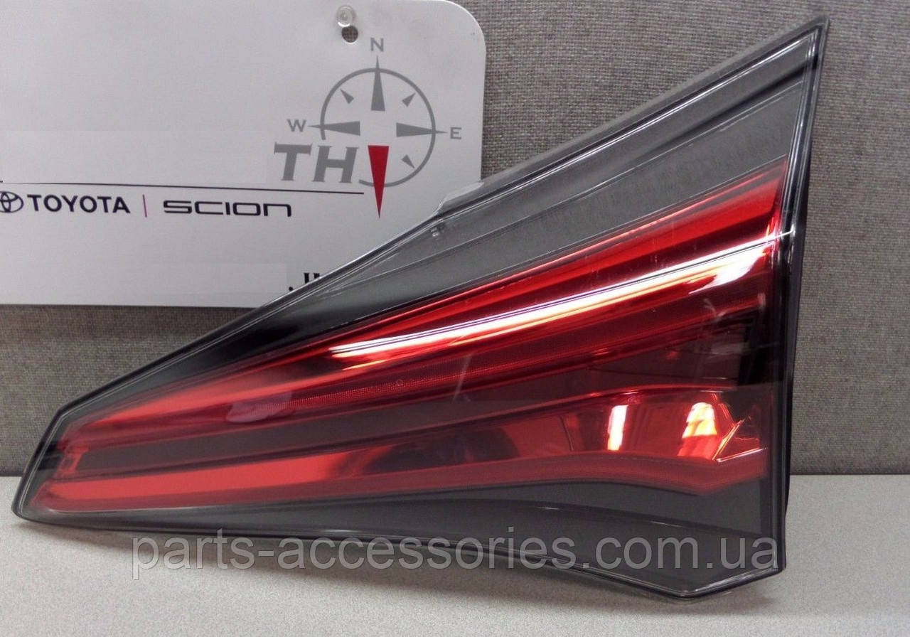 Toyota RAV4 2016-2018 Задній правий ліхтар у кришку багажника Новий Оригінал, фото 1