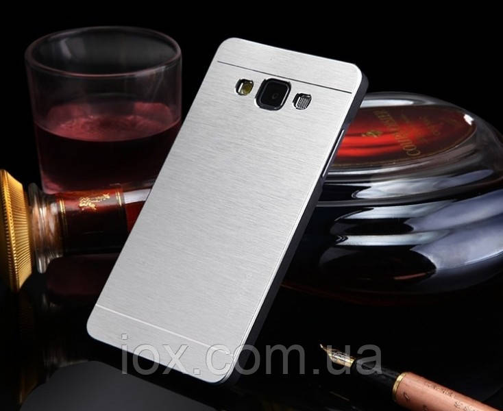 Металевий сріблястий чохол Motomo для Samsung Galaxy A3