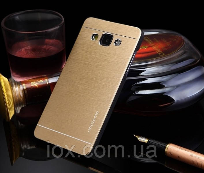 Металевий золотий чохол Motomo для Samsung Galaxy A3
