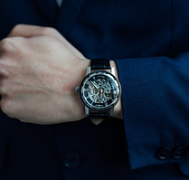 Чоловічий наручний годинник — незвичайний стильний на шкіряному ремінці, Модний чоловічий годинник