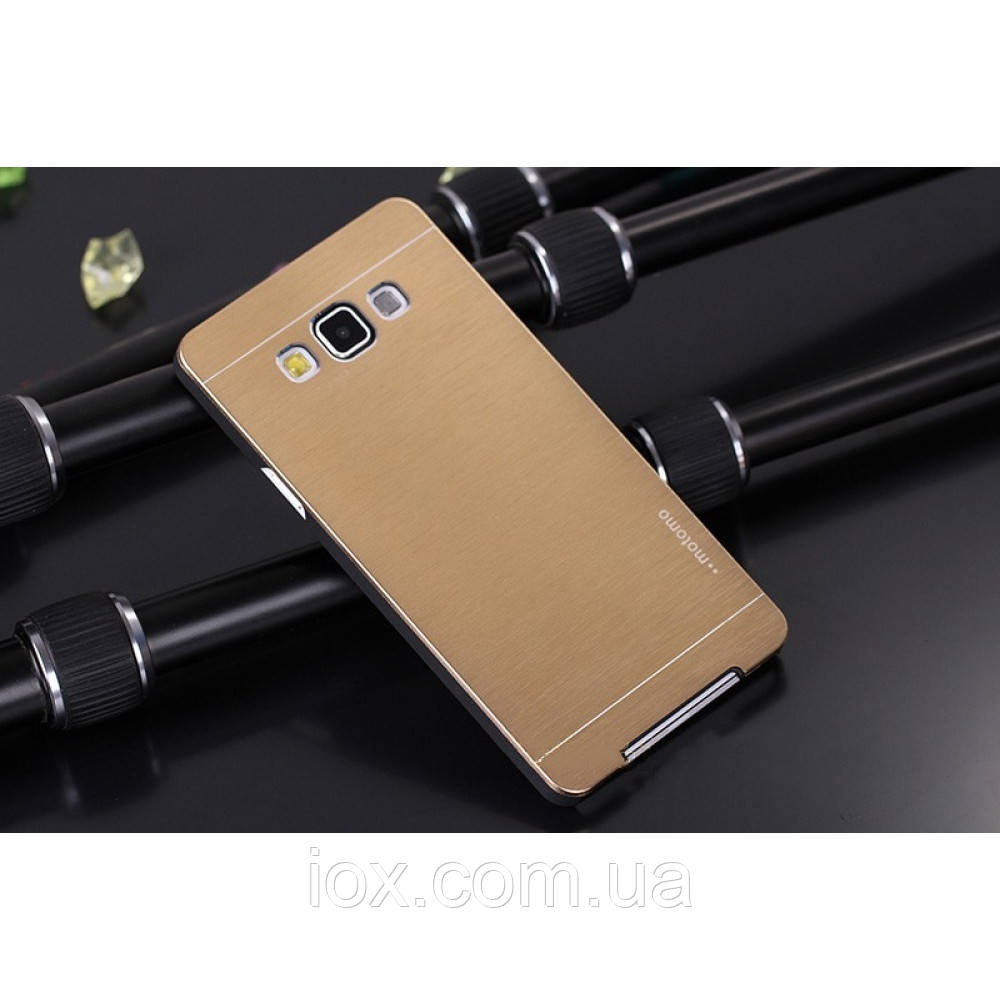 Металевий золотий чохол Motomo для Samsung Galaxy A7