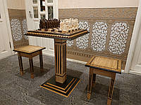 Шахматный набор: стол "Bright Victory", два табурета и шахматы "Knights". Резьба по дереву, ручная работа