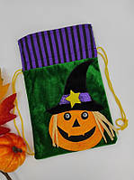 Мішечок для цукерок на Хелловін зі Страшилою із зеленого оксамиту на затяжках 25х16см