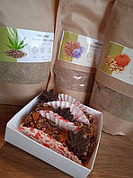 Протеїн і солодощі без цукру в подарунковій коробці.