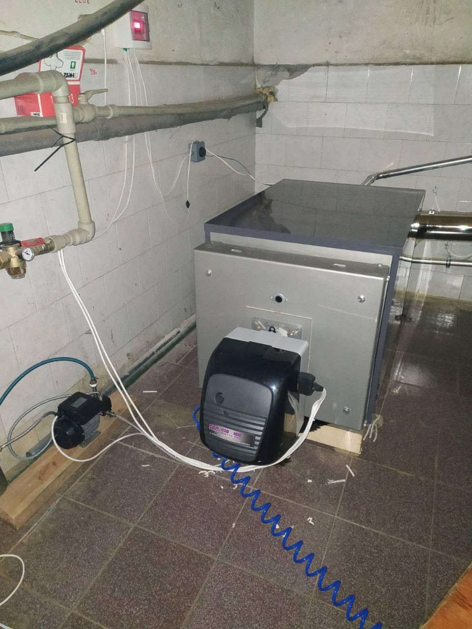 Котел водогрейний на відпрацювання Riello + пальник МТМ СТВ 180 кВт, фото 1