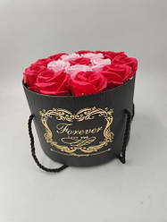 Подарунковий набір мила з троянд у капелюшної коробки червоний 193764