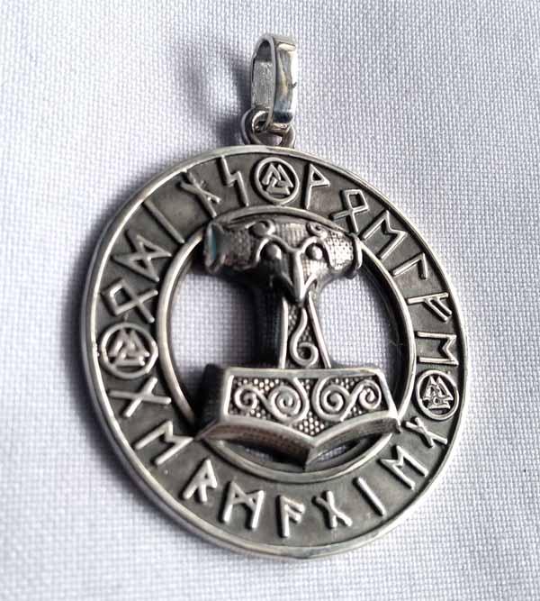 Молот Тора в Рунічному Колі з чорнінням скандинавський оберіг зі срібла 925 проби