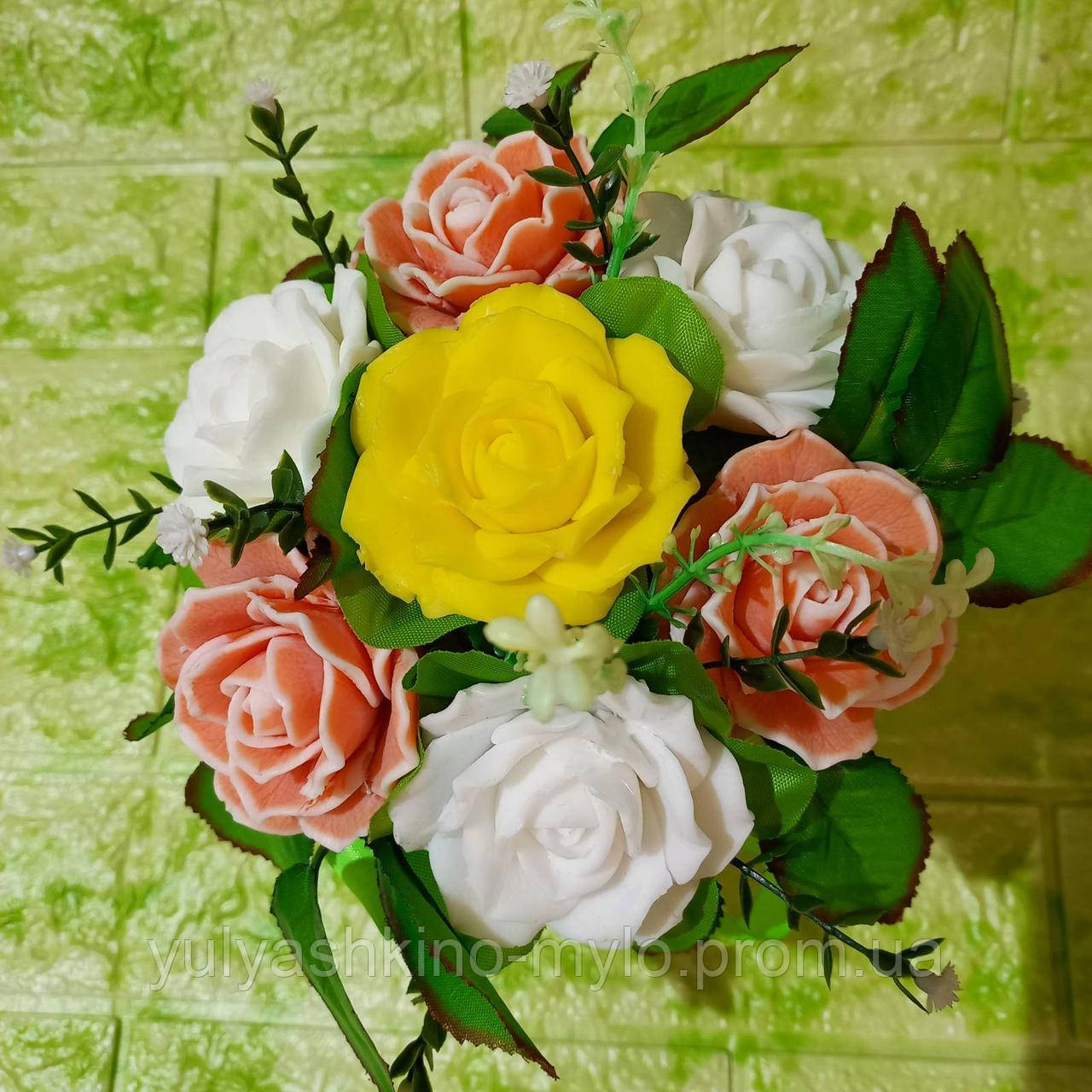 Букет квітів із мила (7 великих троянд)