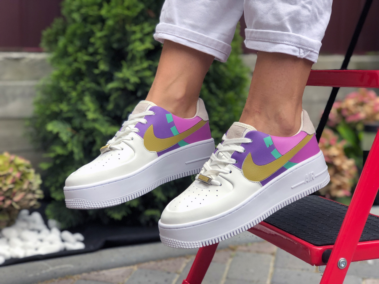 Жіночі шкіряні кросівки Nike Air Force 1 білі з фіолетовим \ рожеві