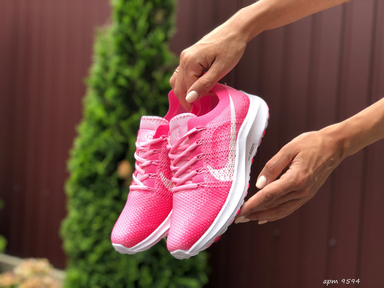Жіночі кросівки Nike Zoom рожеві з білим