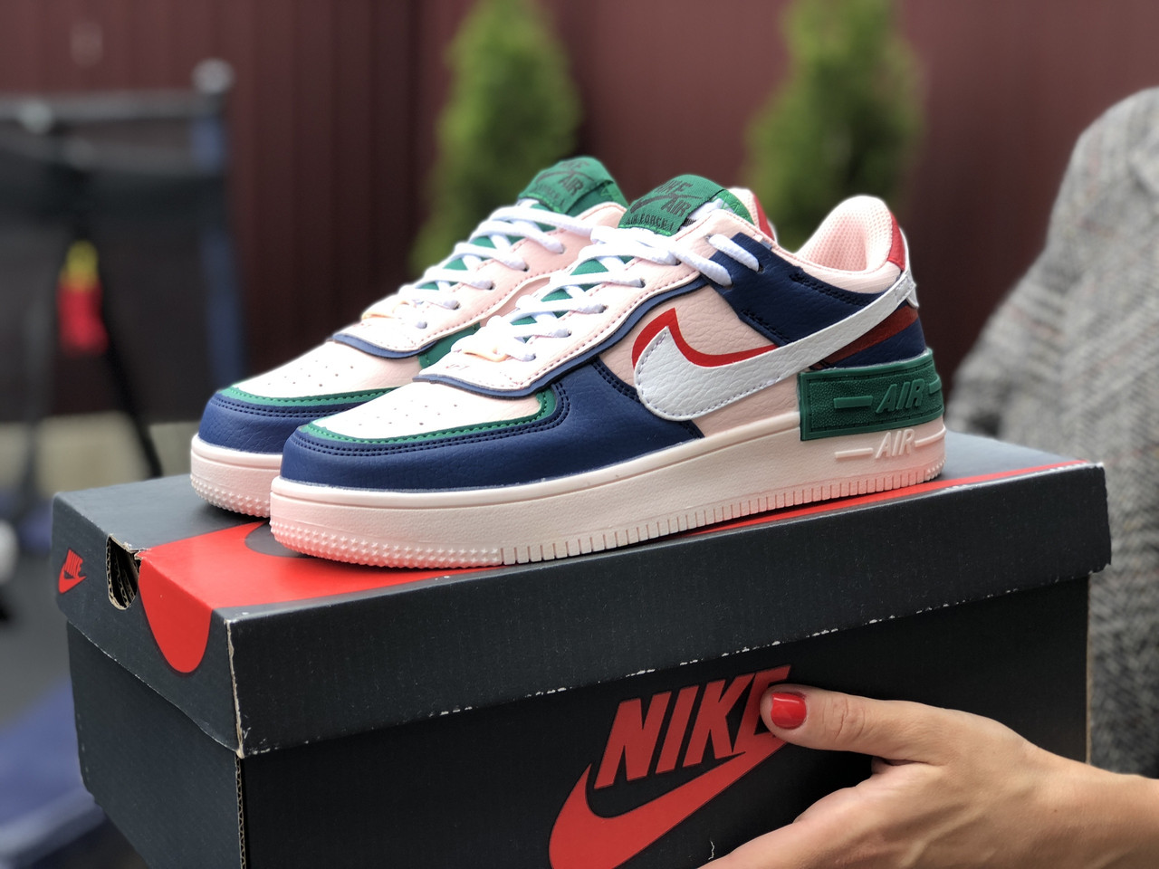 Жіночі кросівки Nike Air Force персикові з синім найк аір форс демісезонні шкіряні