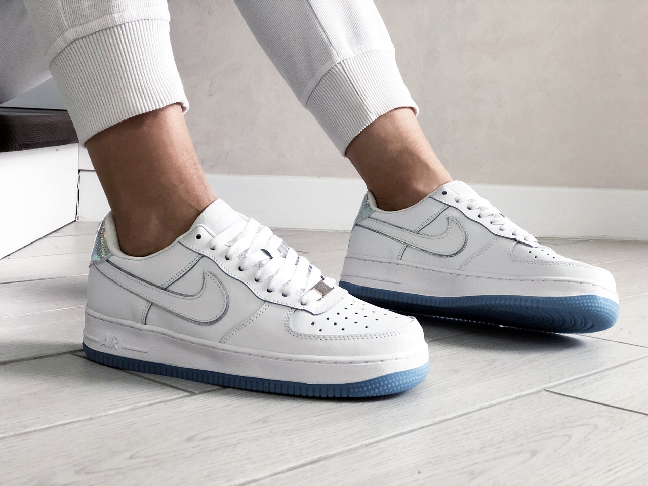 Жіночі кросівки Nike Air Force білі найк аір форс демісезонні шкіряні