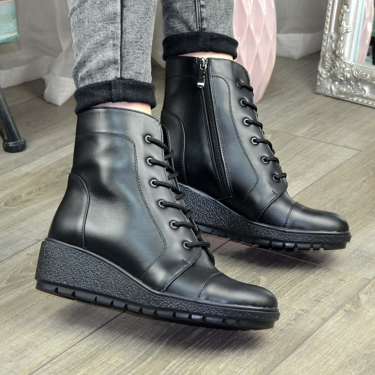 Черевики жіночі на невисокій танкетці, натуральна чорна шкіра, фото 1