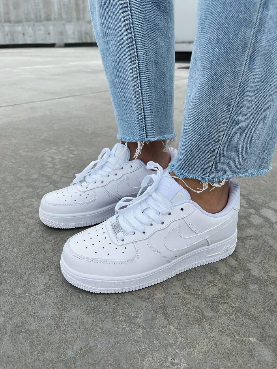 Чоловічі / жіночі кросівки Nike Air Force 1 Low White Classic | Найк Аір Форс 1 Низькі Білі Класичні