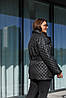 Чорна жіноча демісезонна стьобаний куртка з поясом, фото 2